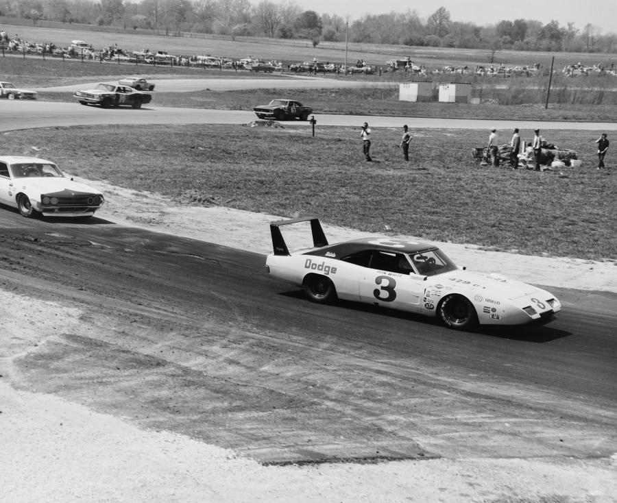  Dodge Charger Daytona NASCAR Race Car 1969 года  (фото 11 из 11)